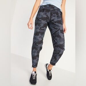 Old Navy Mid-Rise StretchTech Joggers Camo